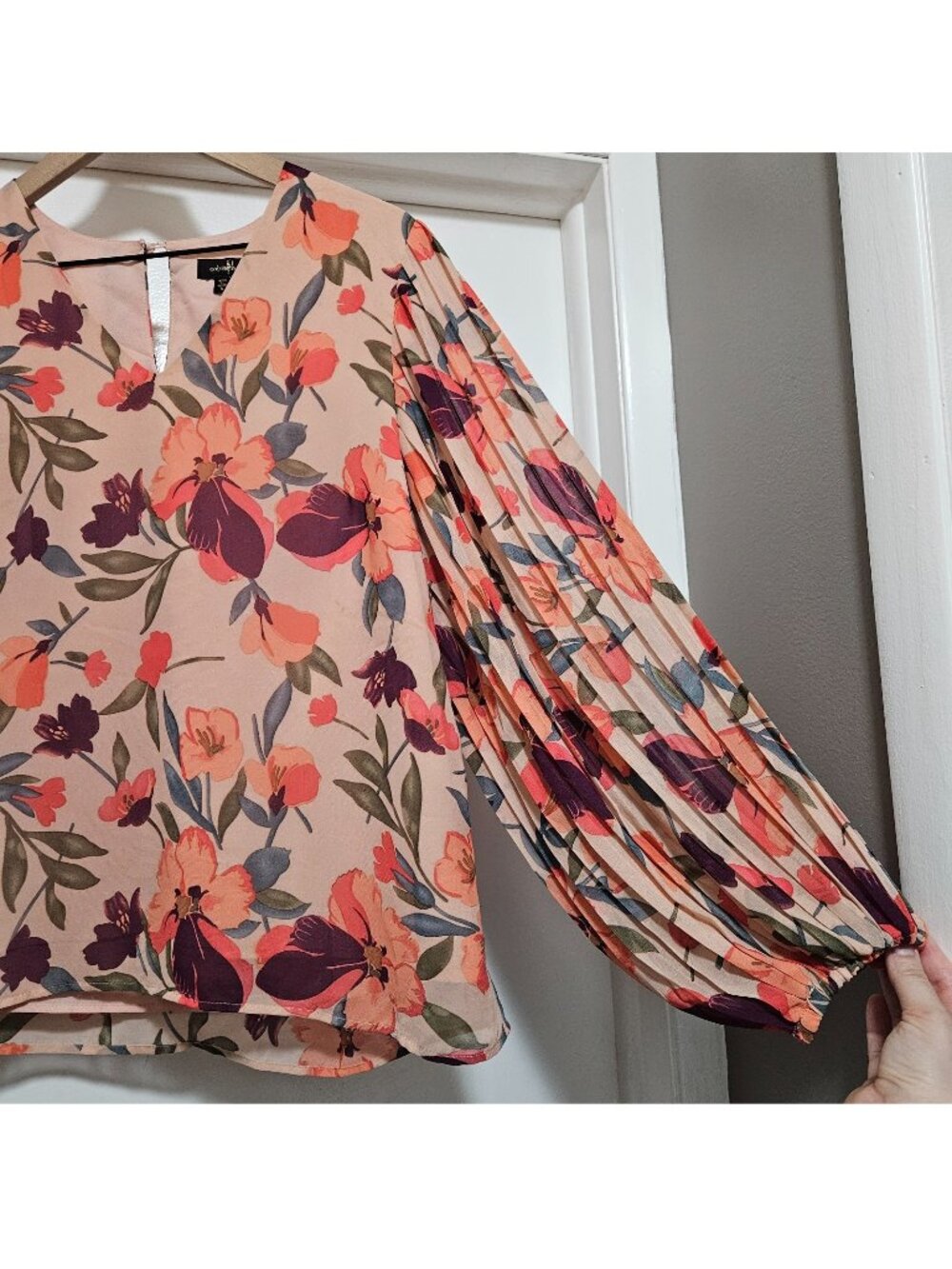 Medium Peach Blossom Printed Pleated Long pleated Sleeve Top peach magenta poppy - Picture 8 of 16